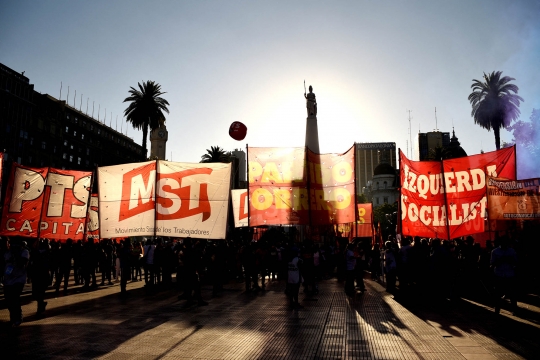 Aksi Ribuan Warga Argentina Berunjuk Rasa Tolak Utang IMF
