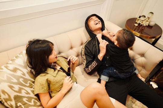 5 Potret Kompak Fuji dan Sang Kakak Fadly Faisal, Disebut 'Siblings Goals'