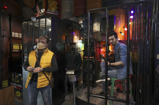Menikmati Makan Malam Sambil Beramal untuk Tahanan di Restoran Penjara Iran