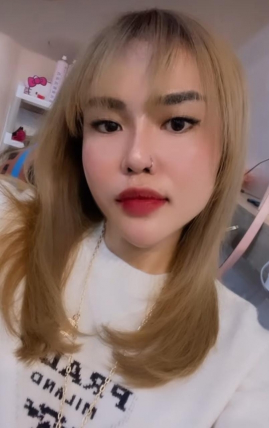 Medina Zein Ubah Gaya Rambut Usai Lepas Hijab, Kini Blonde dan Berponi
