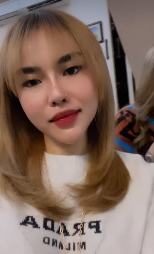 Medina Zein Ubah Gaya Rambut Usai Lepas Hijab, Kini Blonde dan Berponi