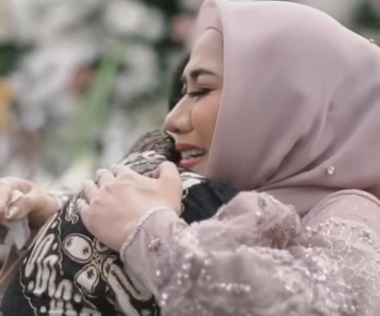 Pesona Venna Melinda saat Dilamar Ferry Irawan Curi Perhatian, Kecantikannya Dipuji