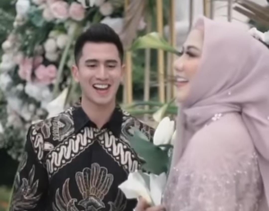 Pesona Venna Melinda saat Dilamar Ferry Irawan Curi Perhatian, Kecantikannya Dipuji