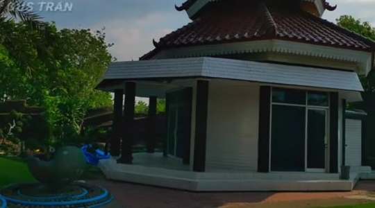 Viral Potret Rumah KH Ali Mursyid Tokoh Agama di Madiun, Ada Tempat Ibadah 5 Agama