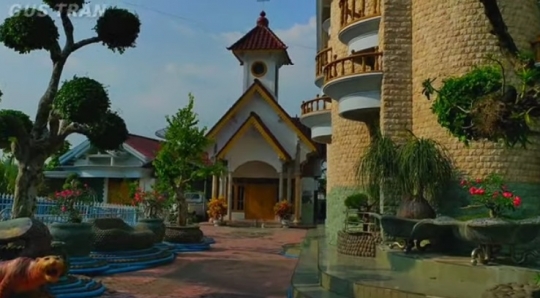 Viral Potret Rumah KH Ali Mursyid Tokoh Agama di Madiun, Ada Tempat Ibadah 5 Agama