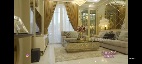 Bak di Istana Kerajaan, Intip 6 Potret Rumah Megah Shella Saukia 'Crazy Rich Aceh'