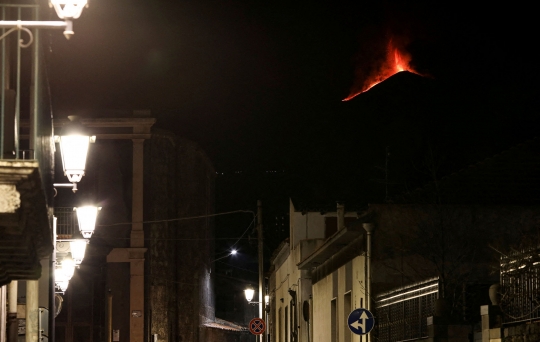 Dahsyatnya Letusan Gunung Etna di Italia