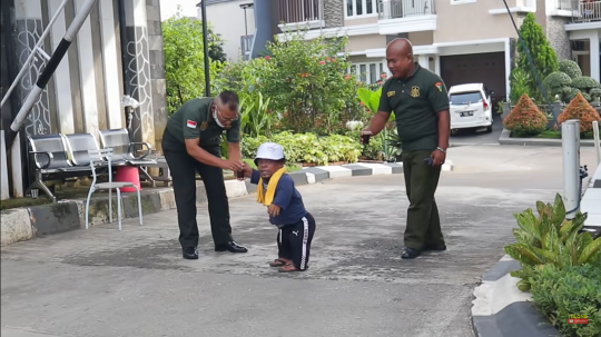 Ucok Baba Beralih Profesi Menjadi Tukang Kopi Keliling Pakai Motor