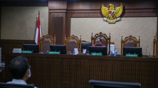 Majelis Hakim Terpapar Covid-19, Sidang Azis Syamsuddin Ditunda