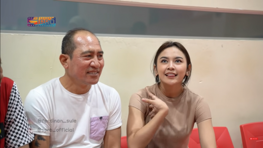 10 Momen Sule dan Rizky Febian Bertemu Ayah Mahalini, Main Badminton Bareng