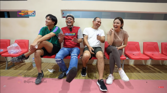 10 Momen Sule dan Rizky Febian Bertemu Ayah Mahalini, Main Badminton Bareng