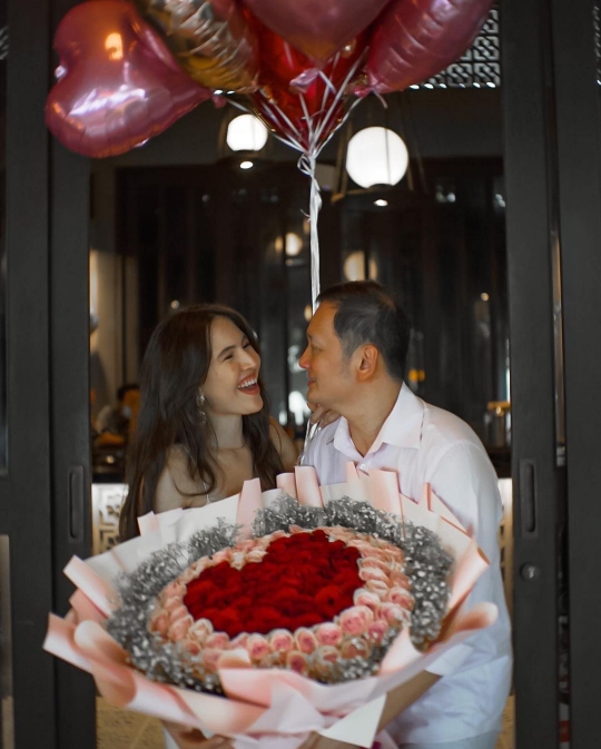 So Sweet! 5 Potret Olivia Jensen Dapat Kejutan Romantis dari Suami