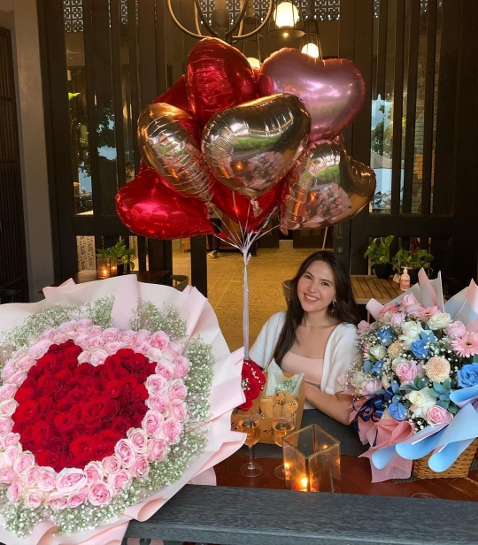 So Sweet! 5 Potret Olivia Jensen Dapat Kejutan Romantis dari Suami
