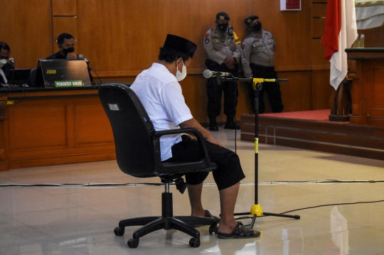 Herry Wirawan Pemerkosa 13 Santriwati Divonis Penjara Seumur Hidup