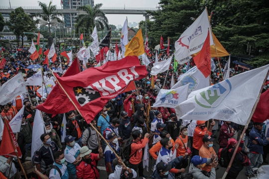 Aksi Buruh Geruduk Kemenaker