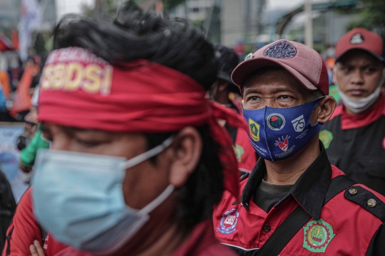 Aksi Buruh Geruduk Kemenaker