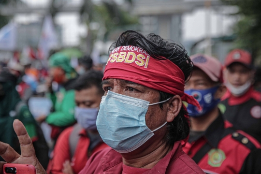 Aksi Buruh Geruduk Kemenaker
