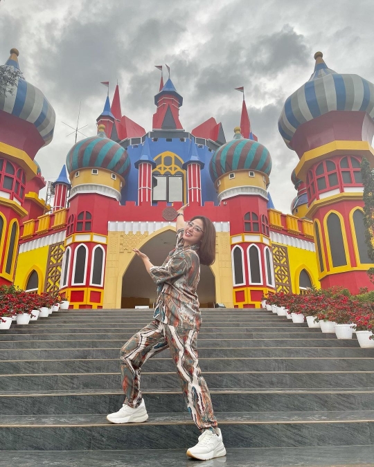 Potret Taman Wisata Milik Dewi Perssik di Subang, Keren dan Indah Banget