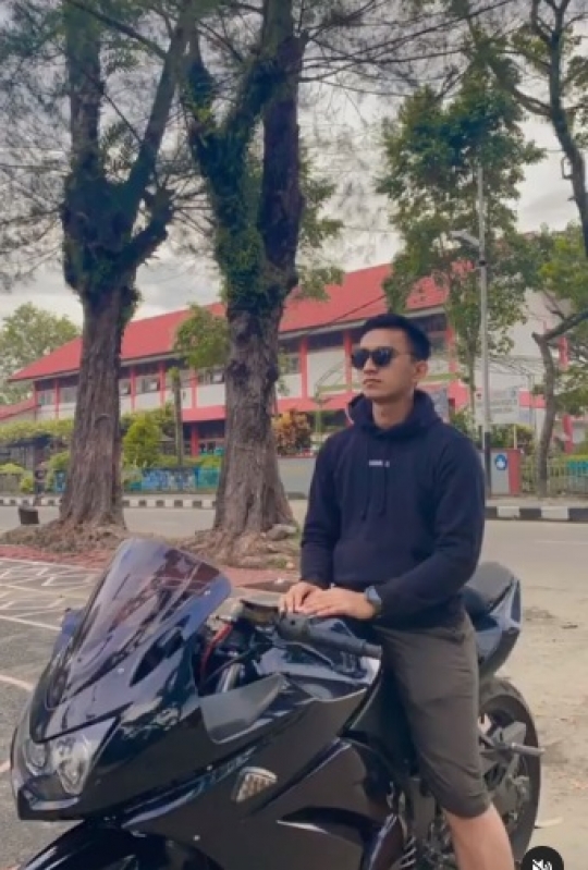 Potret Polisi Tampan Bripda Bopandra, Pesonanya Terpancar Dibilang 'Jangan Senyum'