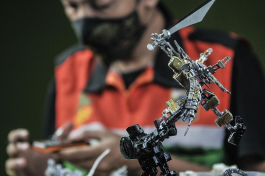 Menyulap Sampah Korek Gas Jadi Miniatur Robot