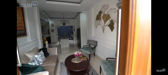 7 Potret Rumah Abdel yang Rapih Banget, Terdiri dari 3 Lantai dan Ada Studionya