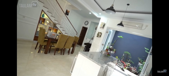 7 Potret Rumah Abdel yang Rapih Banget, Terdiri dari 3 Lantai dan Ada Studionya