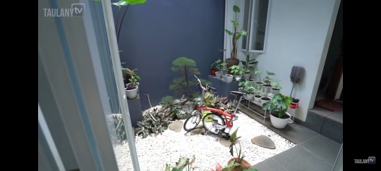 7 Potret Rumah Abdel yang Rapih Banget, Terdiri dari 3 Lantai dan Ada Studionya