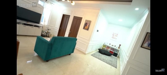 7 Potret Rumah Abdel yang Rapih Banget, Terdiri dari 3 Lantai dan Ada Studionya