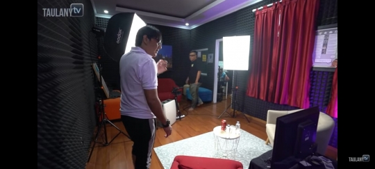 7 Potret Rumah Abdel yang Rapih Banget, Terdiri dari 3 Lantai dan Ada Studionya