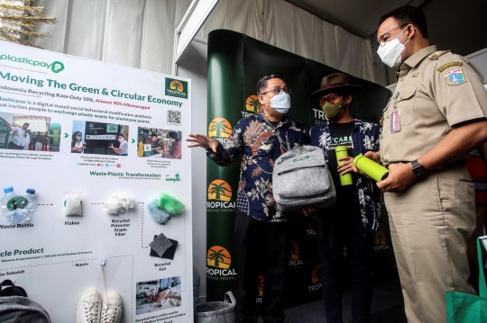 Hari Peduli Sampah Nasional, Gubernur Anies Terima Bantuan 50 Titik Tempat Pembuangan