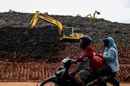 Hari Peduli Sampah Nasional, Gubernur Anies Terima Bantuan 50 Titik Tempat Pembuangan