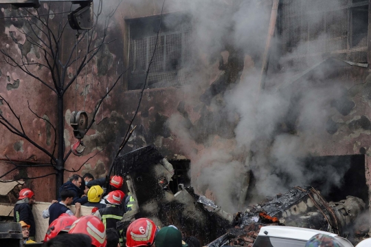 Jet Tempur Iran Jatuh dan Timpa Sekolah, 3 Tewas