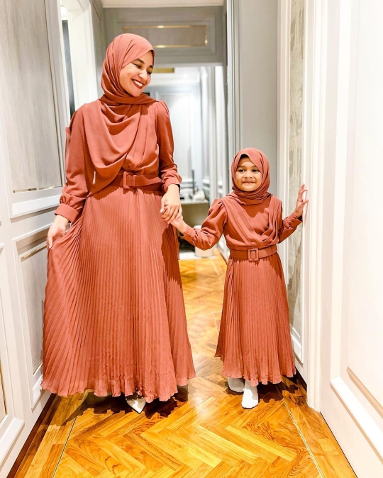 5 Potret Hawwa Anak Shireen Sungkar, Mirip Banget Sampai Disebut Kembar