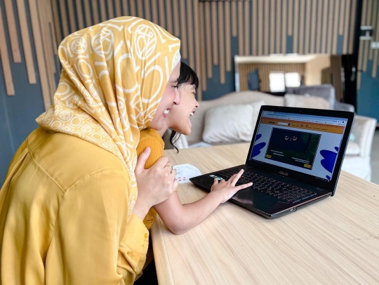 5 Potret Hawwa Anak Shireen Sungkar, Mirip Banget Sampai Disebut Kembar