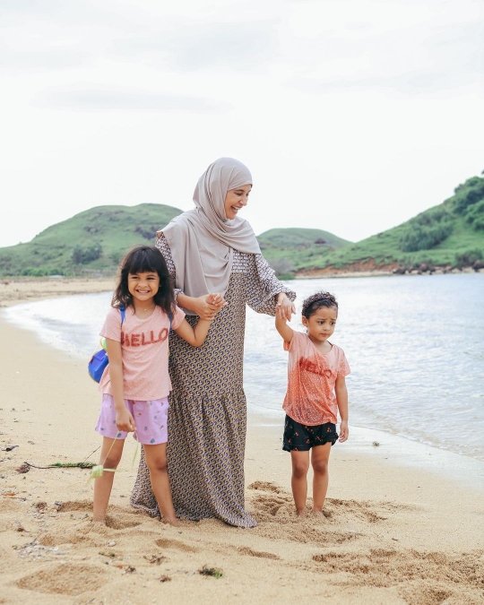 5 Potret Hawwa Anak Shireen Sungkar, Mirip Banget Sampai Disebut Kembar
