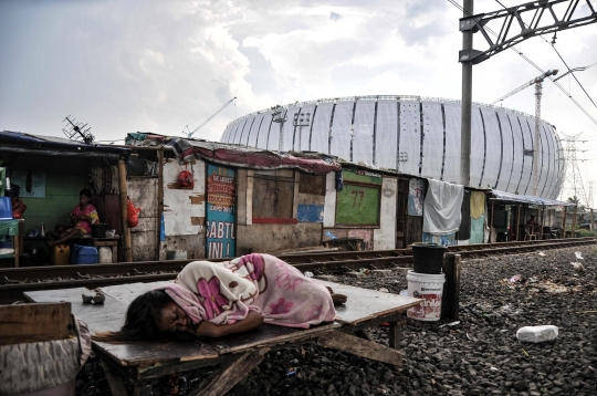 Nestapa di Balik Kemegahan Jakarta International Stadium