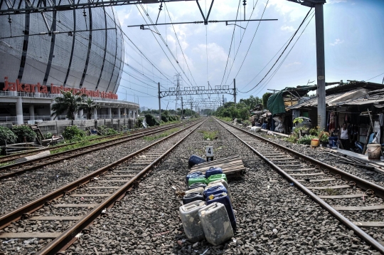 Nestapa di Balik Kemegahan Jakarta International Stadium