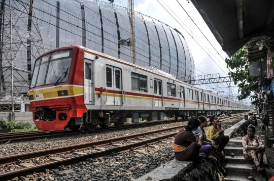 Nestapa di Balik Kemegahan Jakarta International Stadium