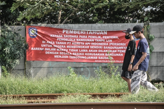 Nestapa di Balik Kemegahan Jakarta International Stadium