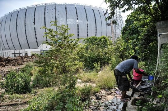 Nestapa di Balik Kemegahan Jakarta International Stadium