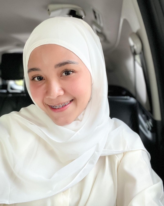 7 Potret Faty Indraloka Istri Babe Cabita Kini Tampil Berhijab, Bikin Pangling