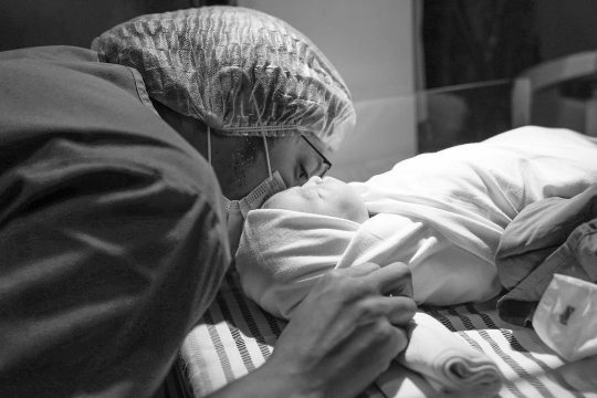 Momen Dimas Anggara Azani Sang Bayi: Sungguh Bahagia Melihat Djiwa Begitu Tenang