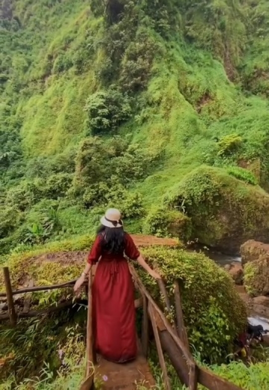 Melihat Keindahan Curug di Cianjur, Pemandangannya Kayak di Negeri Dongeng