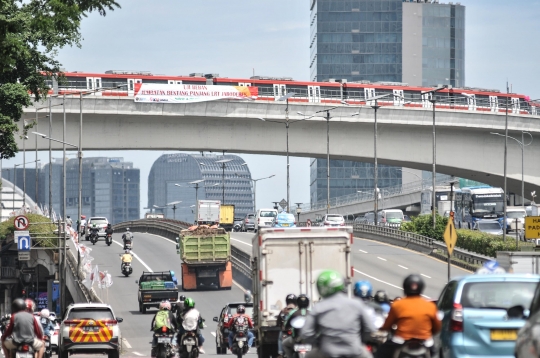 LRT Jabodebek Uji Beban di Jembatan Bentang Panjang