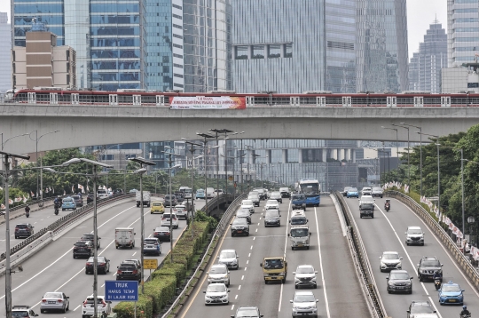 LRT Jabodebek Uji Beban di Jembatan Bentang Panjang