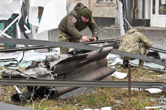Penampakan Serpihan Rudal Rusia di Ibu Kota Ukraina