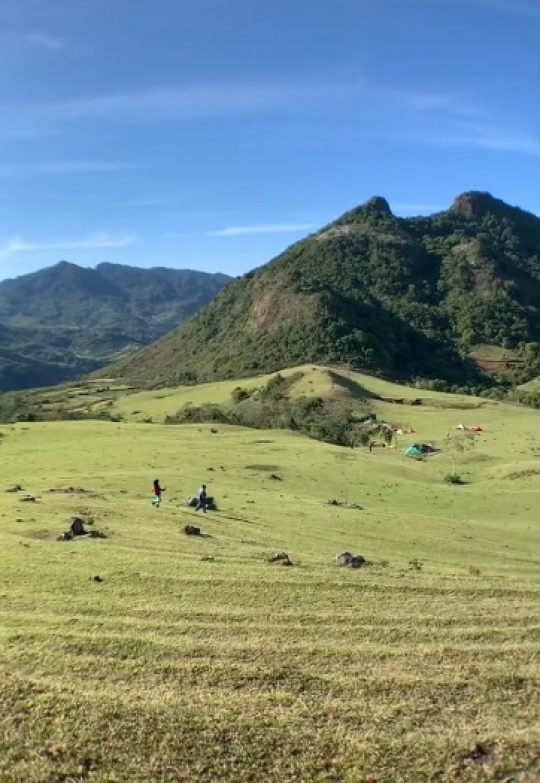 Potret Padang Rumput Indah di Sulawesi, Pemandangannya Mirip Background di Komputer