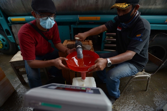 Geliat Distribusi Minyak Goreng Curah di Pasar Tradisional