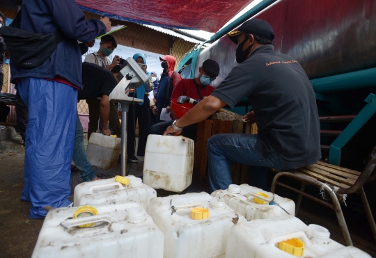 Geliat Distribusi Minyak Goreng Curah di Pasar Tradisional