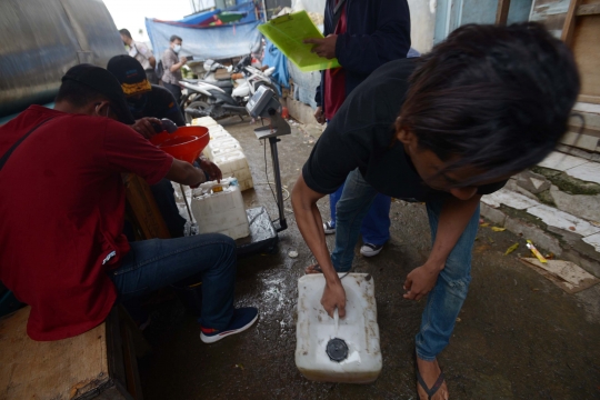 Geliat Distribusi Minyak Goreng Curah di Pasar Tradisional